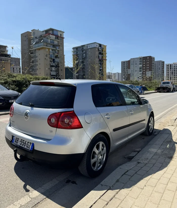 Luggage space in VW Golf 5 rental car in Tirana