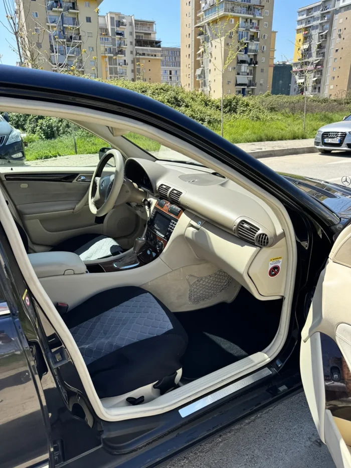 Front passenger seat and dashboard of Mercedes C-Class 2007 2.2 diesel automatic with beige interior