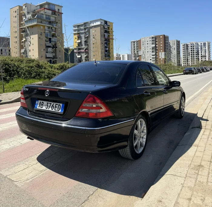 Side view of black Mercedes C-Class 2007 2.2 diesel automatic sedan parked near residential buildings