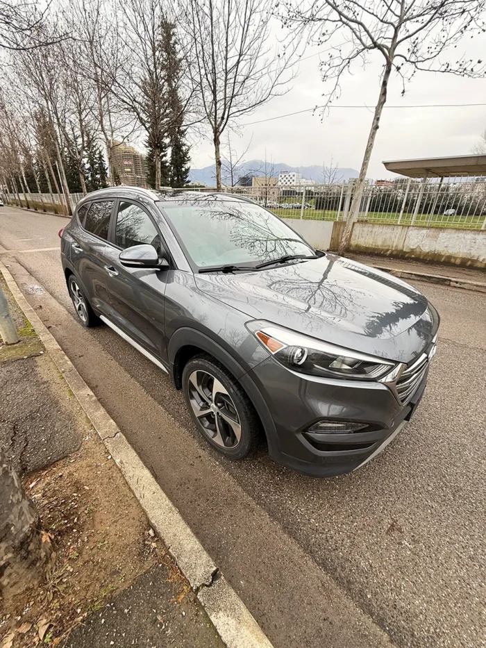 Hyundai Tucson 2017 automatic 1.6 petrol SUV at three-quarter front angle on a street in Tirana