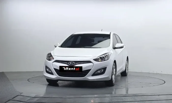 White Hyundai i30 2013 1.6 diesel automatic five‑door hatchback with alloy wheels, available for car rental in Tirana Albania from TiRental