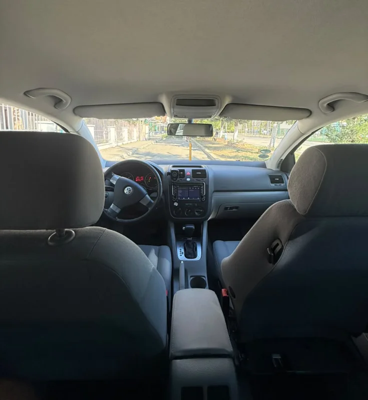 Volkswagen Golf V 2007 1.9 TDI Automatic Diesel – Compact Hatchback Rental in Albania 37 - Car Rent in Albania Grey Volkswagen Golf V 2007 1.9 TDI automatic diesel five‑door hatchback parked in Tirana, available for car rental in Albania with TiRental